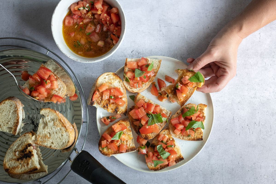 Bruschetta toasted in the oPan, served on a plate