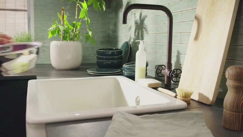 Clean Care.mp4__PID:12162b32-af66-4a95-ab97-254cf0ea2e37